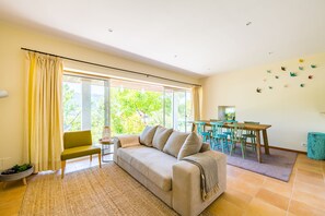 Télévision à écran plat