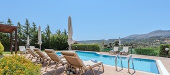Excelentes vistas, piscina privada, cerca de la ciudad de Rethymno, 9 huéspedes