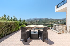 Terrace/patio - Harmony family villa,Private pool,Near Rethymno (Rethymno)