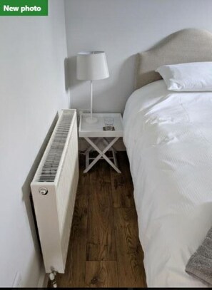 1 slaapkamer, een strijkplank/strijkijzer, wifi, beddengoed