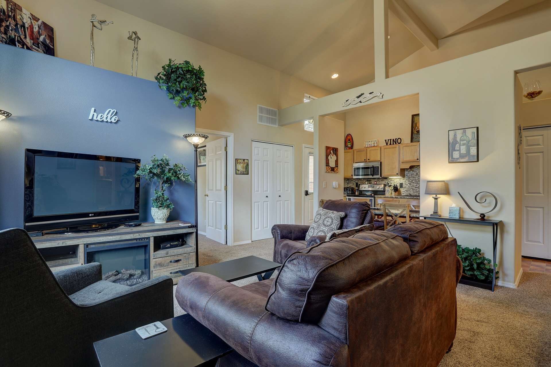 Remodeled Condo! 2 Private Decks - Master w/ California King - Community Pool/Hot Tub