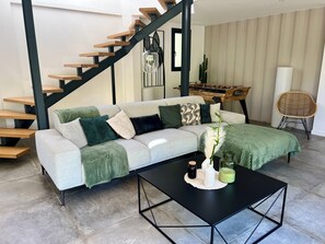 Flat-screen TV, foosball - New villa 185m2 located close to beaches, port and city center (Porto-Vecchio)