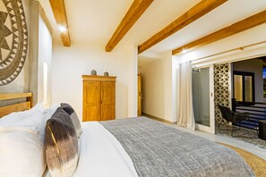 3 bedrooms, WiFi, bed sheets - VILLA MEYA - Eat St Location (Badung)