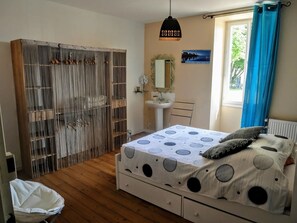 1 bedroom, iron/ironing board, free WiFi