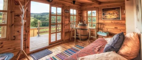 المنشأة من الداخل