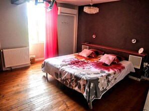 1 slaapkamer, een strijkplank/strijkijzer, gratis wifi