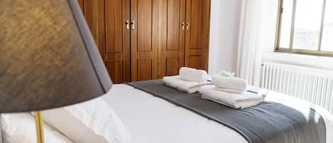 5 bedrooms, iron/ironing board, travel cot, free WiFi