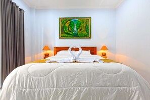 5 bedrooms, WiFi, bed sheets, wheelchair access