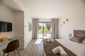 6 slaapkamers, een strijkplank/strijkijzer, wifi, beddengoed