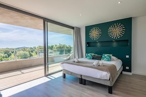 6 chambres, fer et planche à repasser, Wi-Fi, draps fournis