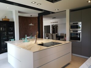 Fridge, microwave, oven, stovetop - Dreamy house, house in Cabrils 22 km from Barcelona (Cabrils)