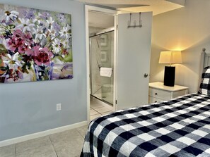 1 bedroom, desk, iron/ironing board, WiFi