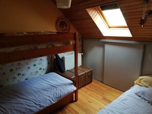 2 bedrooms, iron/ironing board, WiFi, bed sheets - Superb Gites in Peyrusse Cantal with an old stone Cantou (Peyrusse)