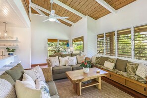 Smart TV, stereo - Hallor House: Breezy Hideaway Near Tunnels & Na Pali Trail (Hanalei)