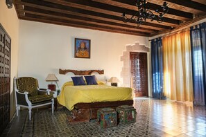 11 bedrooms, travel cot, free WiFi, bed sheets