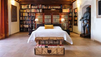 11 bedrooms, travel cot, free WiFi, bed sheets