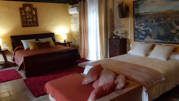 11 bedrooms, travel cot, free WiFi, bed sheets