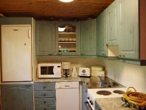 Geladeira, micro-ondas, lava-louças