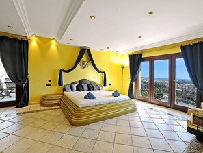 5 bedrooms, iron/ironing board, free internet