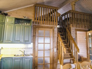 Frigorifero, microonde, lavastoviglie, pentole/stoviglie/utensili