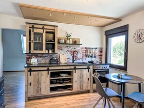 Fridge, oven, toaster, cookware/dishes/utensils