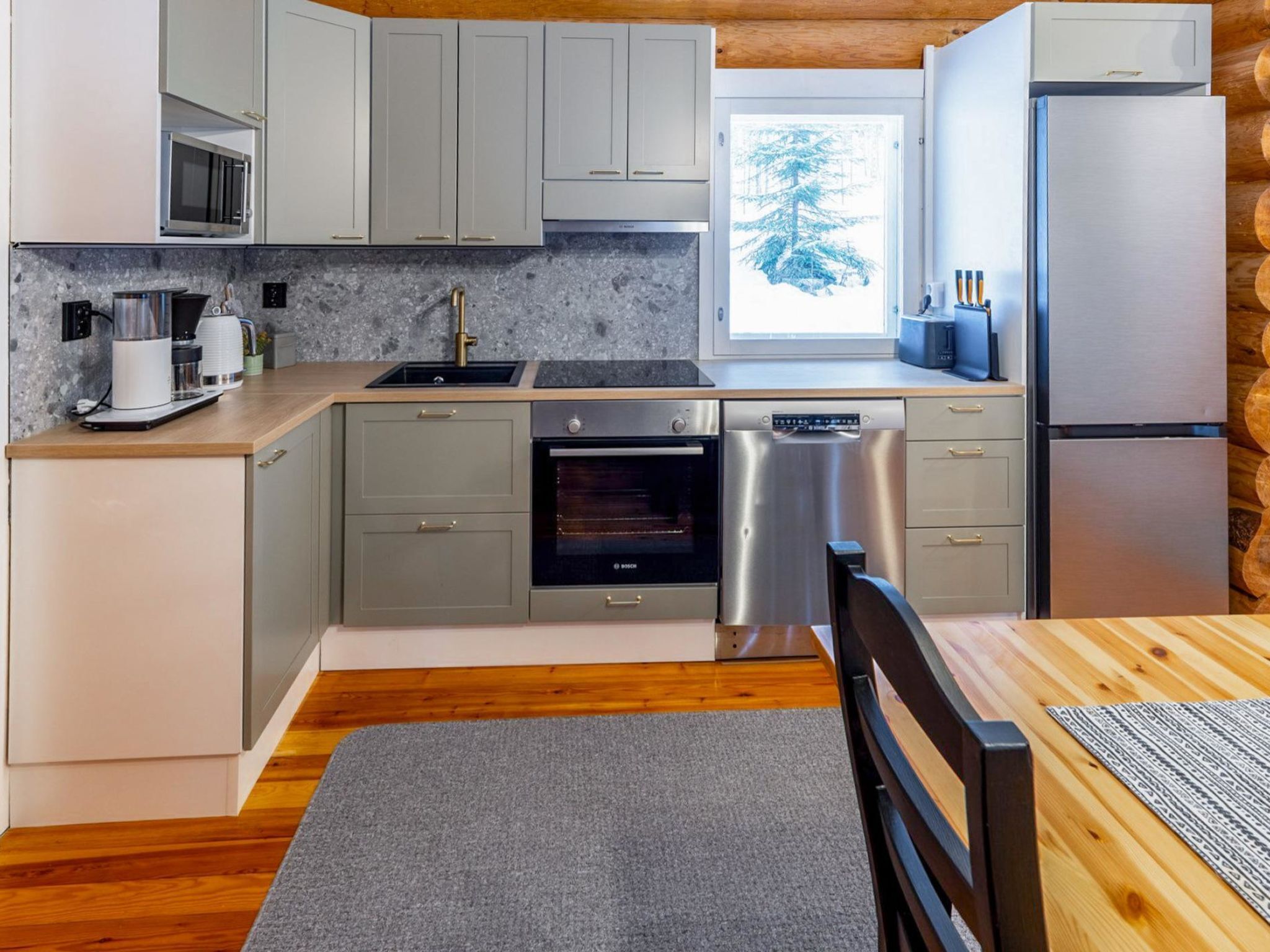 Fridge, microwave, dishwasher, cookware/dishes/utensils