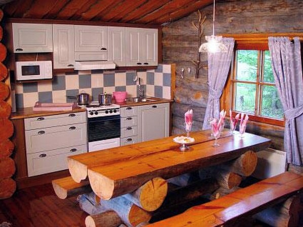 Fridge, cookware/dishes/utensils