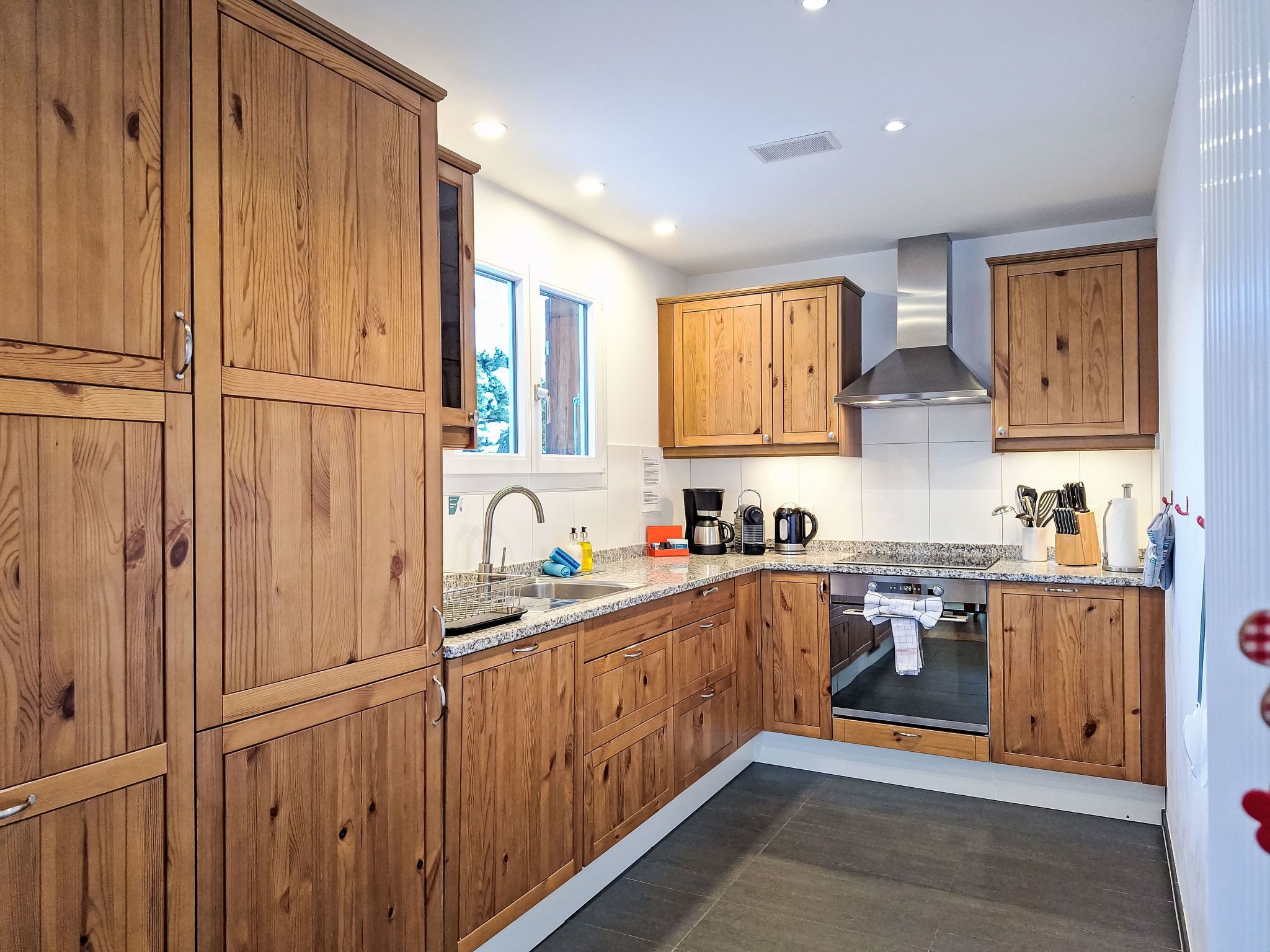 Réfrigérateur, four, lave-vaisselle, grille-pain