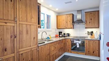 Réfrigérateur, four, lave-vaisselle, grille-pain