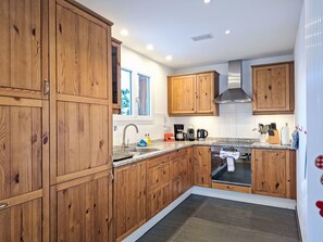 Fridge, oven, dishwasher, toaster