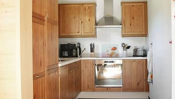 Frigorífico, horno, lavavajillas y tostadora