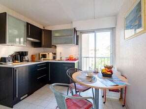 Fridge, microwave, oven, dishwasher - Le Capitole by Interhome (Fréjus)