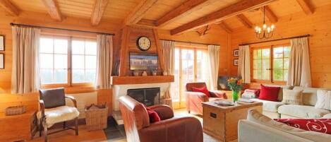 TV, caminetto, lettore DVD