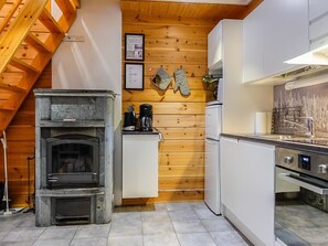 Jääkaappi, mikroaaltouuni, astianpesukone