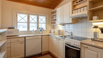 Fridge, microwave, dishwasher, cookware/dishes/utensils