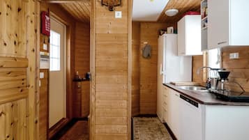 Geladeira, micro-ondas, lava-louças