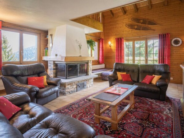 Fernseher, DVD-Player, Tischfußball