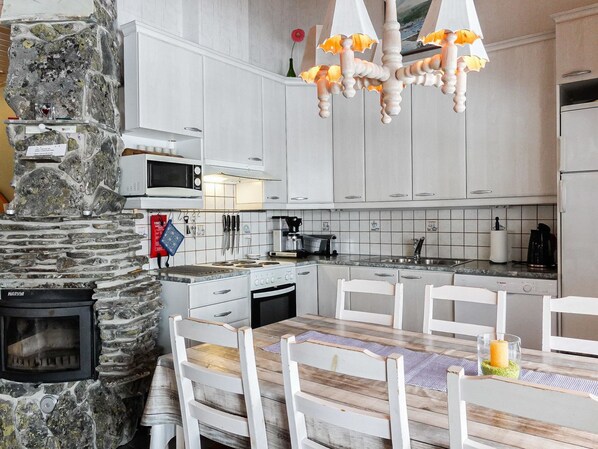 Fridge, microwave, dishwasher, cookware/dishes/utensils