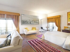 9 bedrooms, iron/ironing board, WiFi