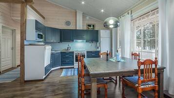 Fridge, microwave, dishwasher, cookware/dishes/utensils