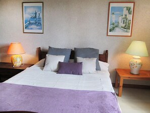 4 bedrooms, iron/ironing board, WiFi