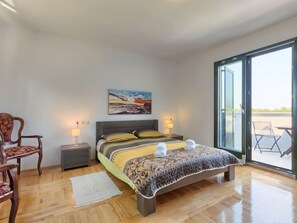 3 bedrooms, Internet