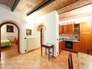 Kühlschrank, Ofen, Geschirrspüler, Kochgeschirr/Geschirr/Besteck