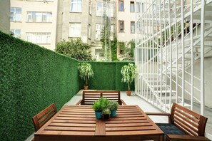 Duplex Apartment with Garden | Näkymä puutarhaan