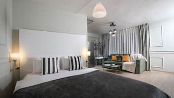 Studio Apartment | Premium bedding, in-room safe, desk, blackout drapes