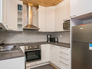 Fridge, microwave, dishwasher, cookware/dishes/utensils