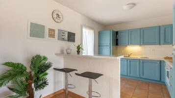 Réfrigérateur, micro-ondes, four, lave-vaisselle