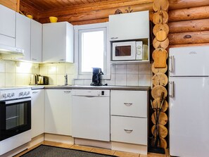 Refrigerador, microondas, lavavajillas, utensilios de cocina