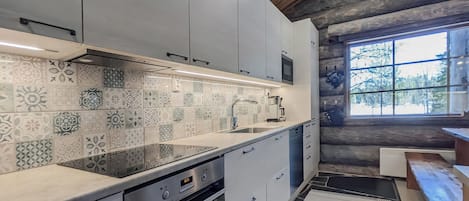 Réfrigérateur, micro-ondes, lave-vaisselle, grille-pain