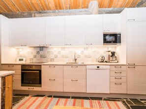 Kühlschrank, Mikrowelle, Geschirrspüler, Toaster